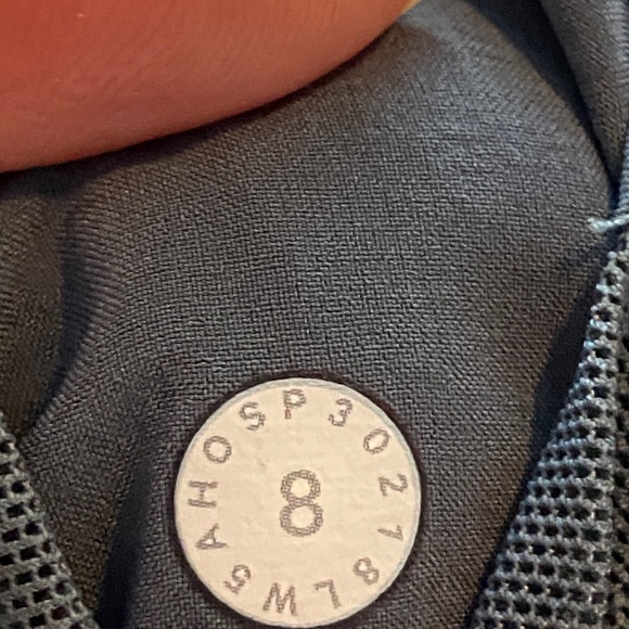 Lululemon On The Fly 7/8 pant - Picture 8 of 9